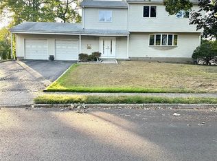 517 Fordham Pl, Paramus, NJ 07652