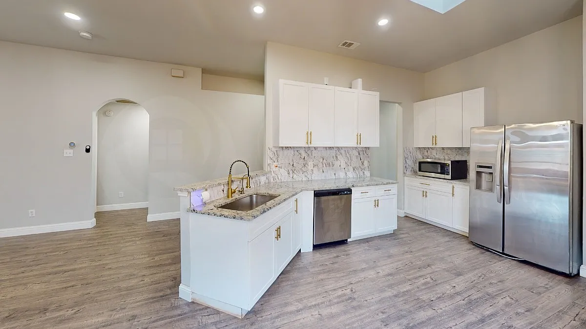 4 bed, 3.0 bath, 2019 sqft, $2,399 — Photo 4