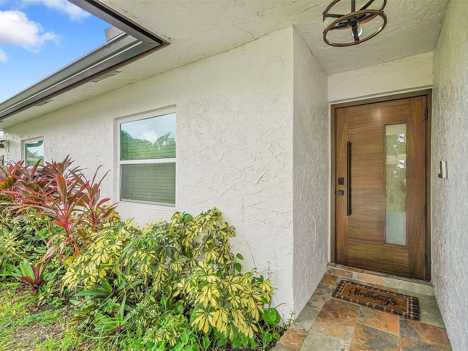4 bed, 2.0 bath, 1544 sqft, $3,700 — Photo 3