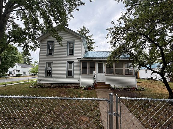 2nd image of 220 S Abbott St