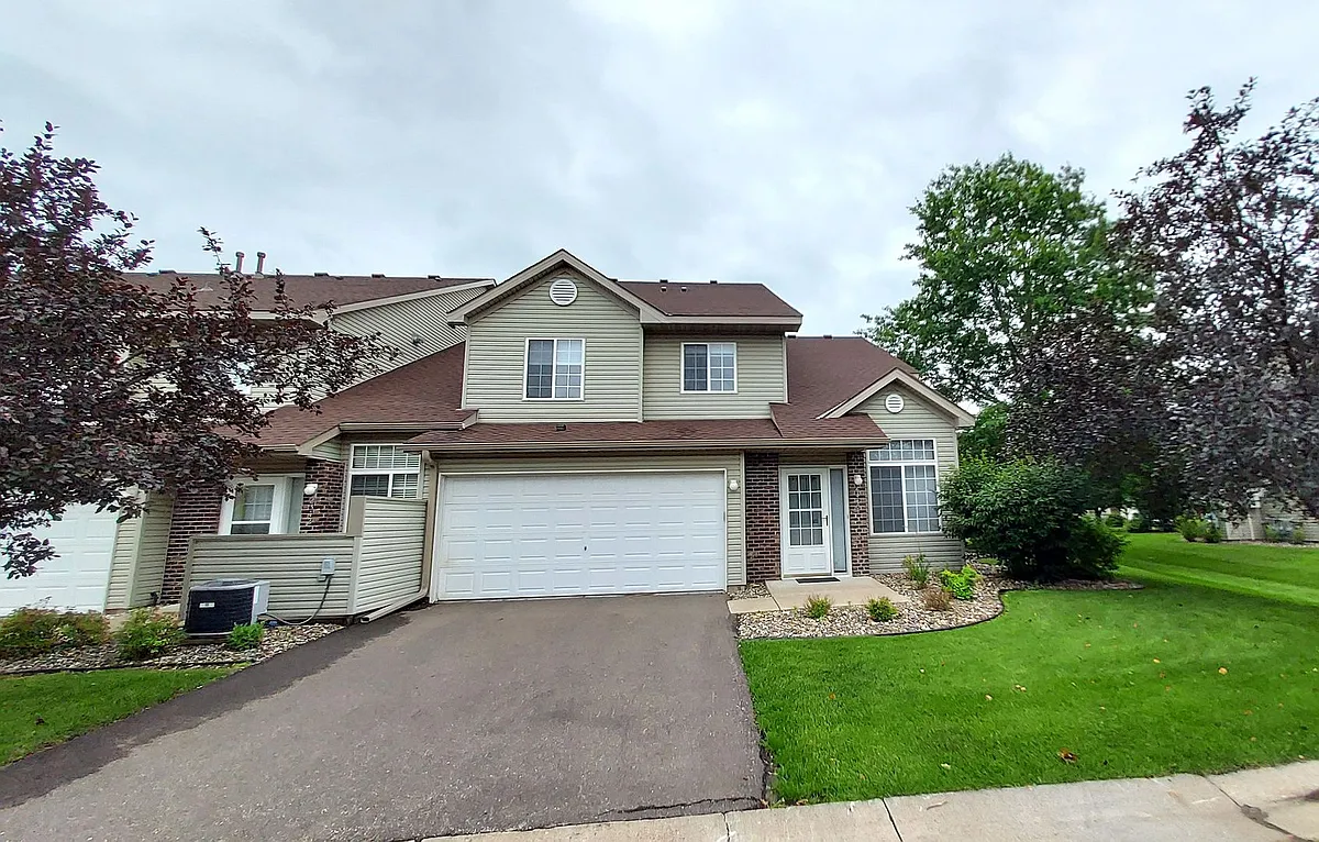 Building Photo - 2340 Oakridge Cir