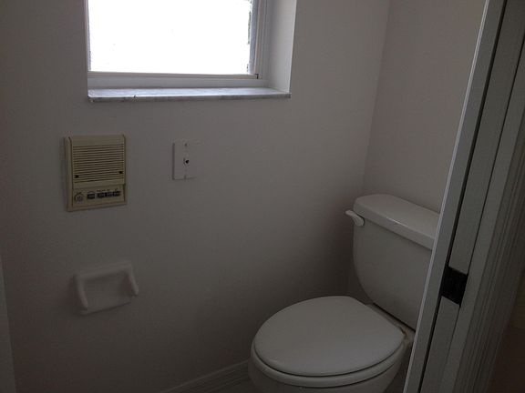 5th image of 1004 SE Kitching Cove Lane