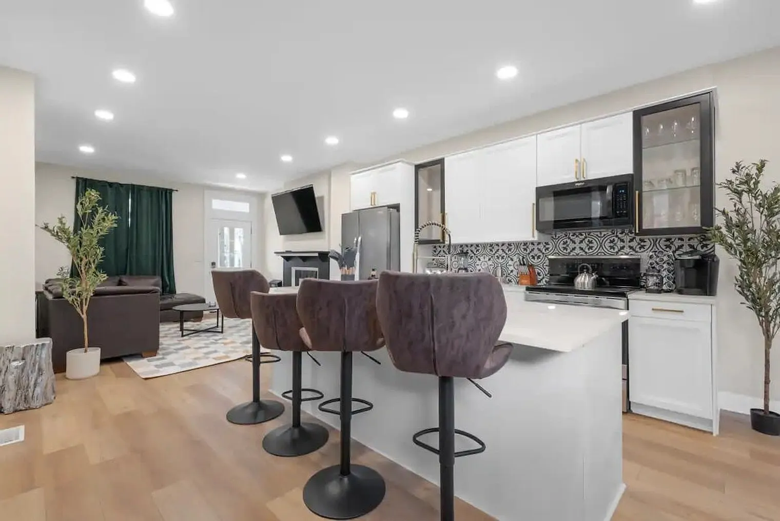 3 bed, 3.0 bath, 1593 sqft, $4,568 — Photo 1