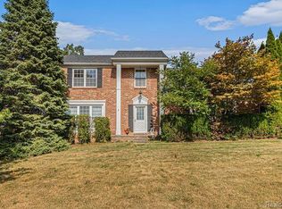 1817 Poppleton Dr, West Bloomfield, MI 48324