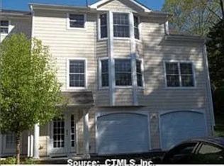 3 Parkwoods Dr, Norwich, CT 06360