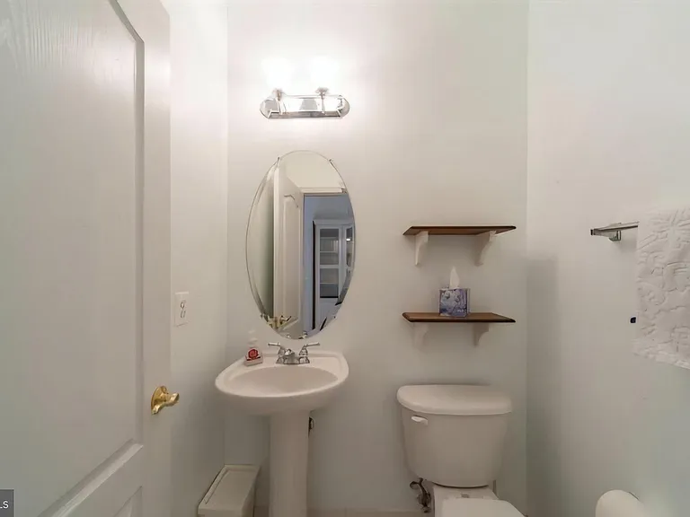 6931 Rolling Creek Way — Photo 22