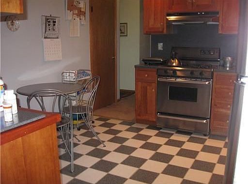 2nd image of 565 Alden St