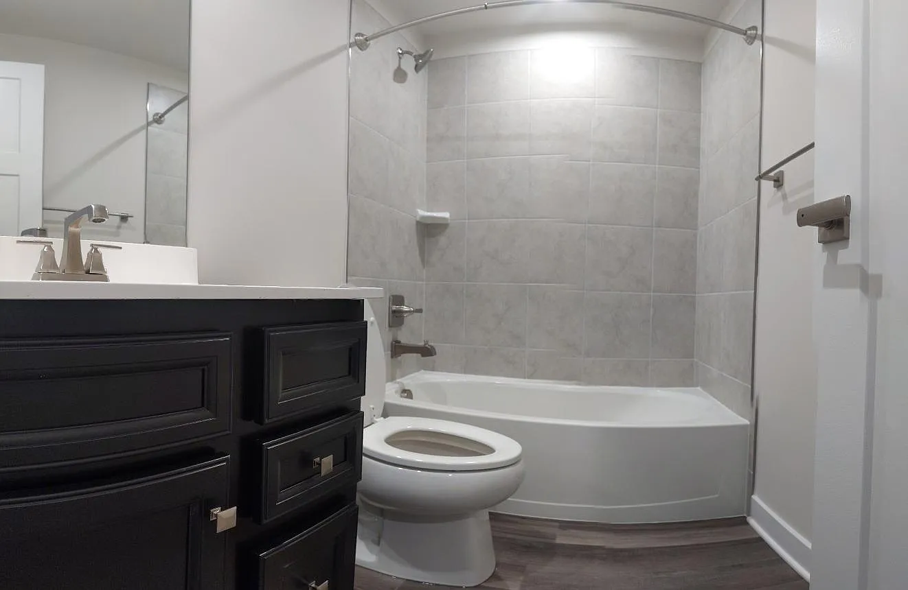3 bed, 3.5 bath, 2034 sqft, $3,100 — Photo 3