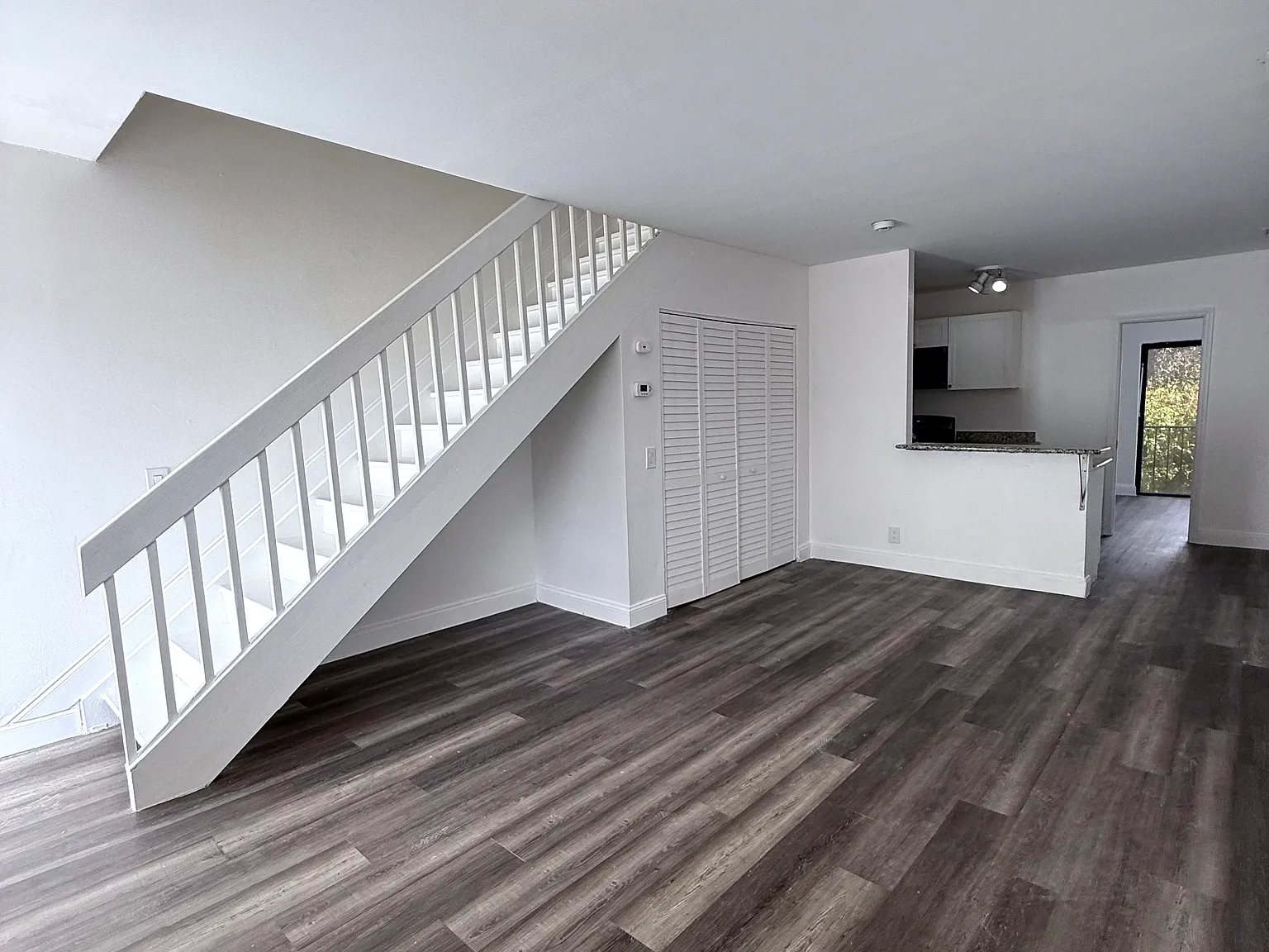 3 bed, 1400 sqft, $3,000 — Photo 3