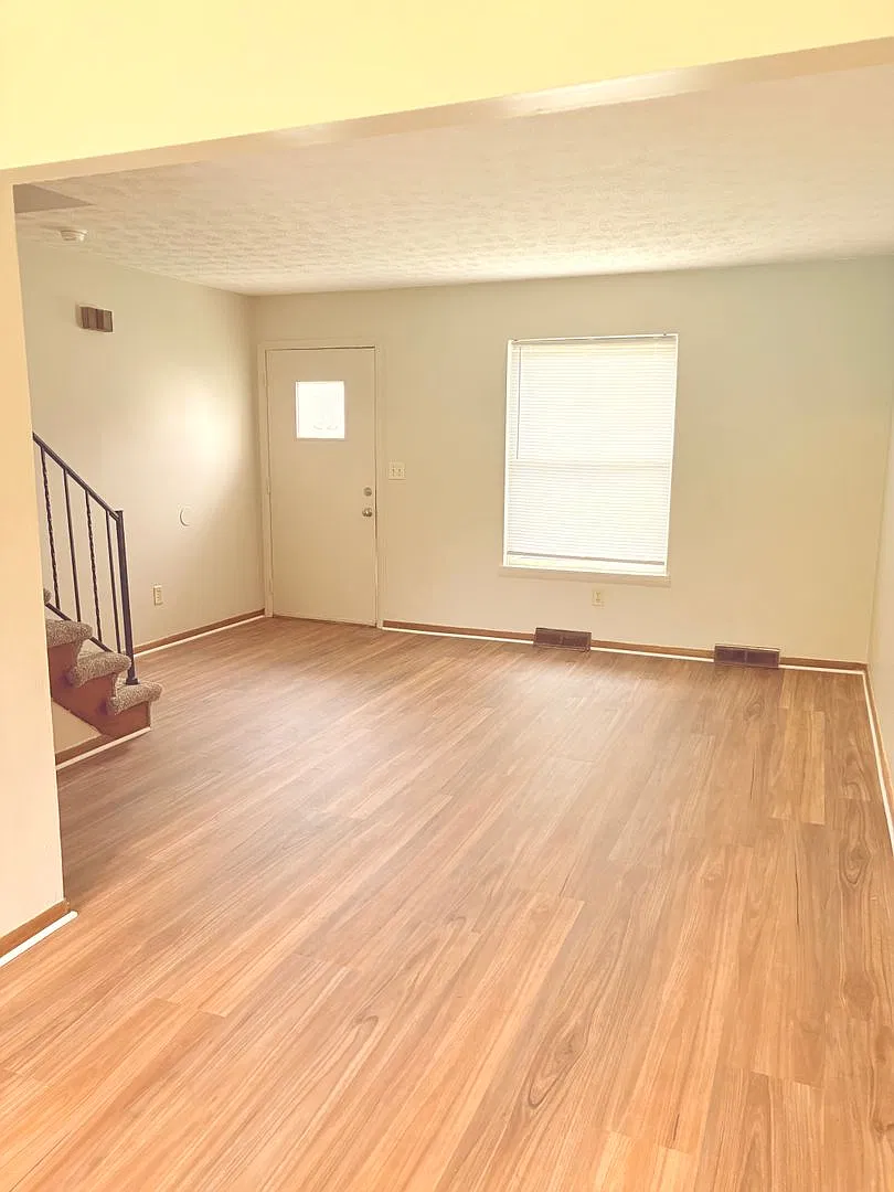 Beautiful 2BR 1BA Home w/ A/C Driveway Parking in Gahanna — Photo 2