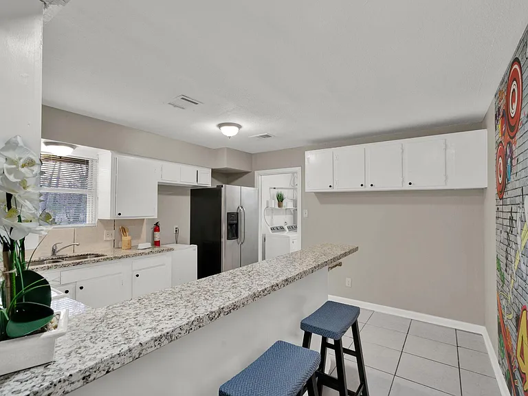 Schevers St — Photo 10