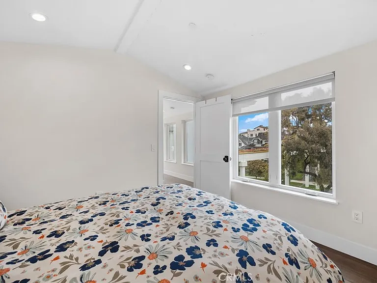 2801 Bayside Dr — Photo 32