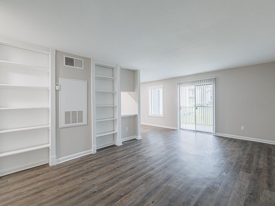 1st image of 1111 Golfview Dr #107