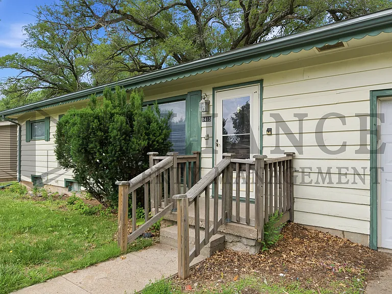 1415 N Prairie Ln — Photo 2