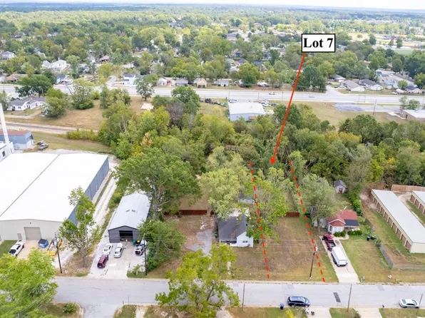 7 S 3rd St, Rogers, AR 72756