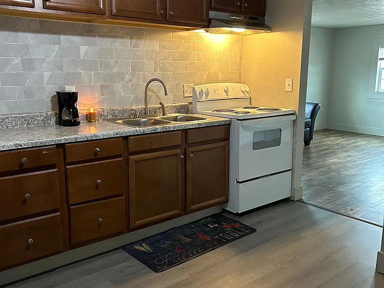 1402 S Main St #3B — Photo 7