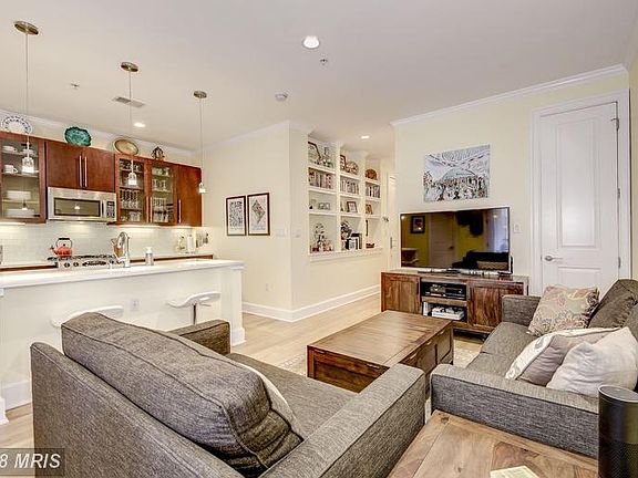 Living Area (2 of 3)