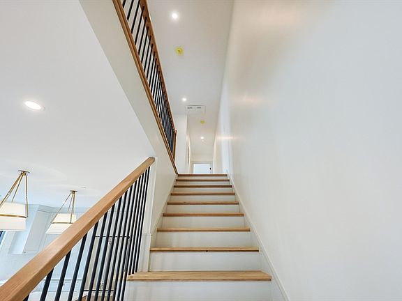 5th image of 68 Rowe St #3