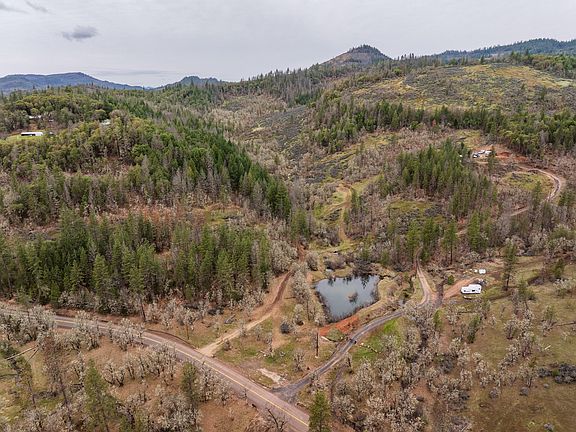 4th image of 2527 Crowfoot Rd