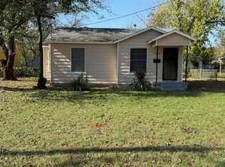 1913 Woods Ln, Haltom City, TX 76117