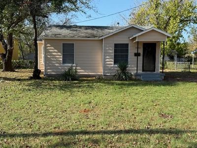 1913 Woods Ln, Haltom City, TX, 76117