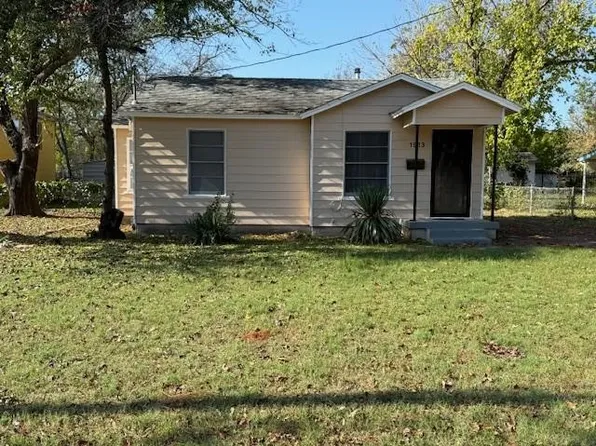 1913 Woods Ln, Haltom City, TX 76117