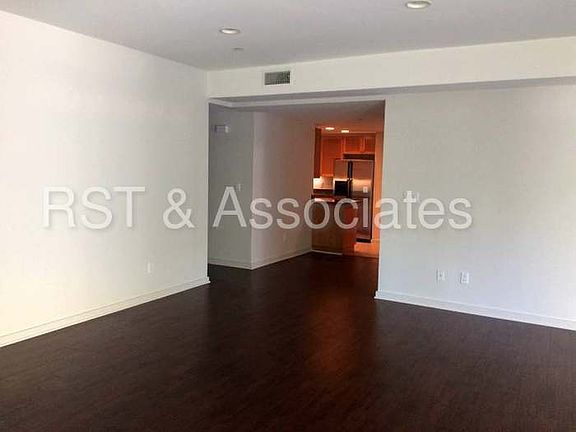 4th image of 1545 S Bentley Ave APT 102