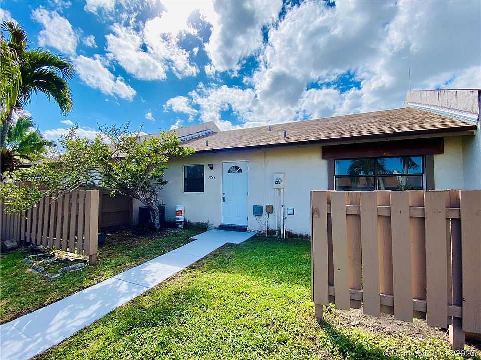 1st image of 1744 Sandpiper Blvd #1744