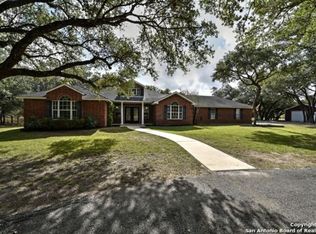 224 Southwood Oaks Dr, Floresville, TX 78114