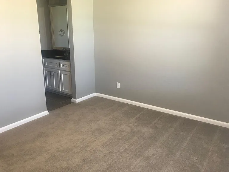 14640 Rochefort Ln — Photo 33