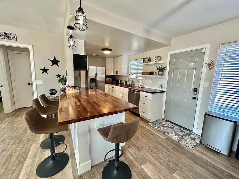 center island with breakfast bar