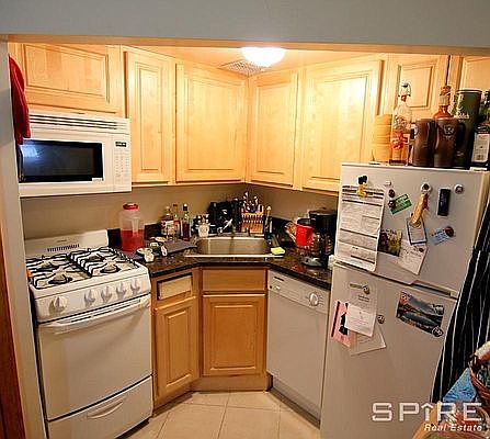 3rd image of 346 W 47th St APT 5B