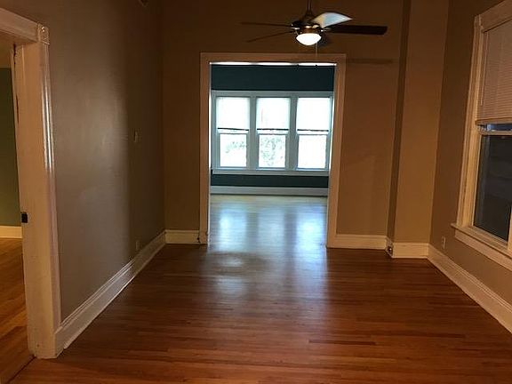 3rd image of 1021 W Newport Ave #1