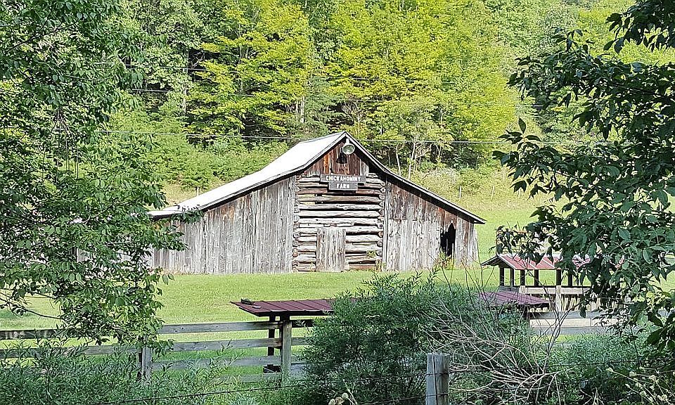 2nd image of 7600 Johnson Creek Rd