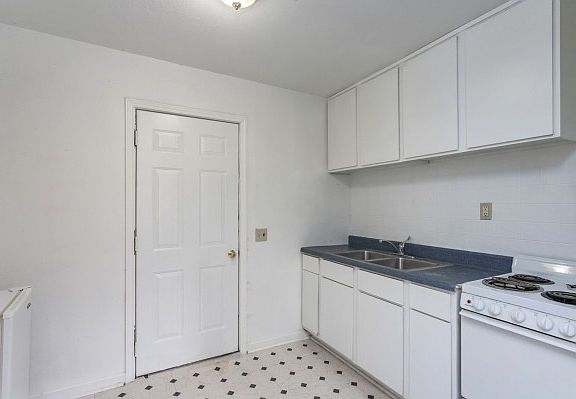 5th image of 1319 Sunnyview Dr