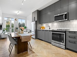 14968 101a Ave #425, Surrey, BC V3R 0E8