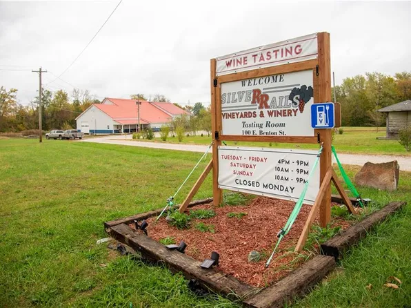 100 E Benton St, La Plata, MO 63549