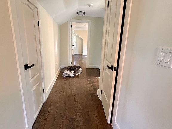 4th image of 27 New Castle Dr #2