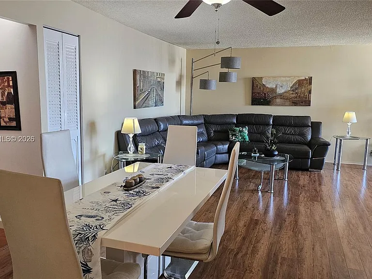 800 Parkview Dr #912 — Photo 6