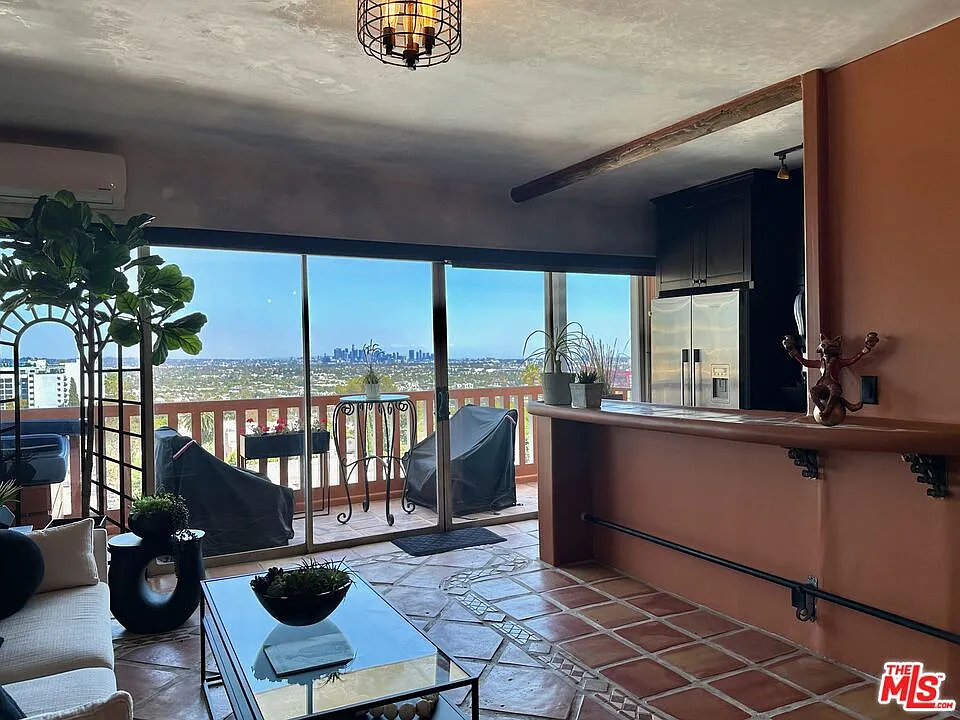 Studio, 633 sqft, $4,600 — Photo 2