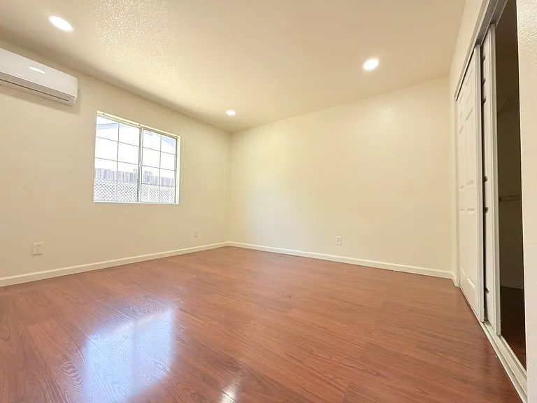 8409 Columbus Ave — Photo 10