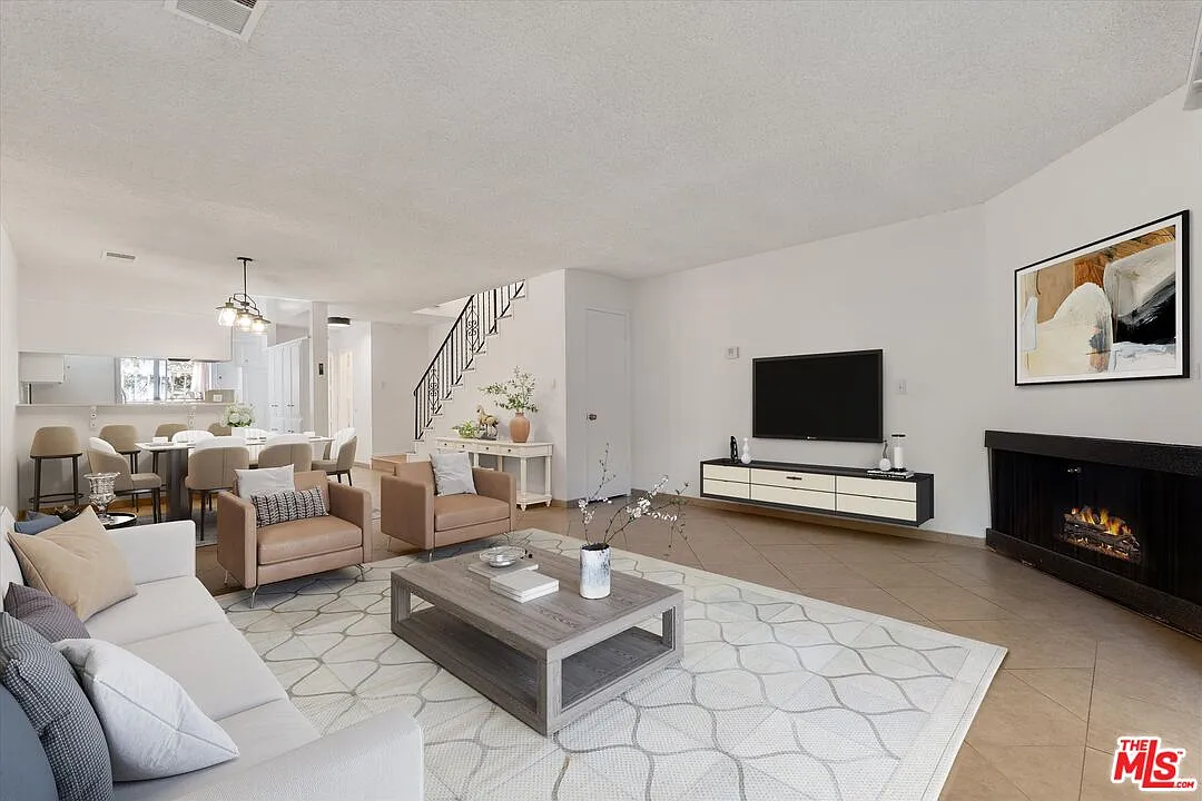 2 bed, 3.0 bath, 1221 sqft, $4,650 — Photo 1