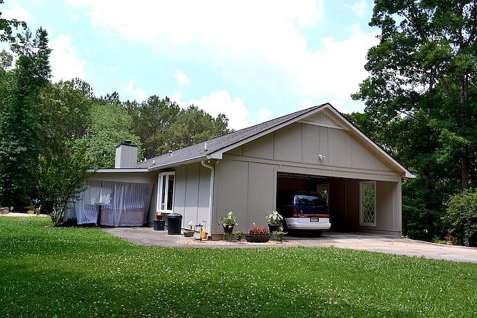 2nd image of 1853 Reeceburg Rd SE