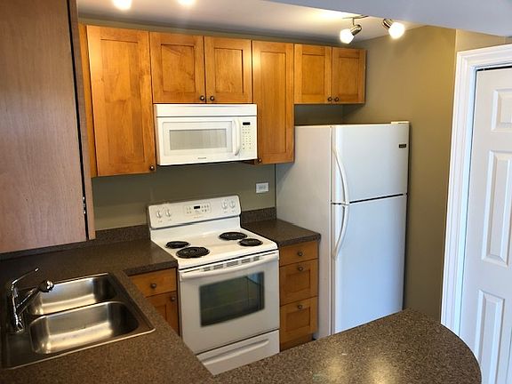 5th image of 10113 Old Orchard Ct Unit 302