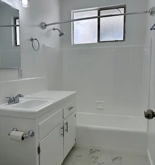 1010 N Stanley Ave #8 — Photo 13