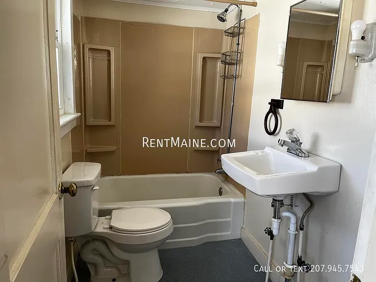 200 Center St #3 — Photo 6