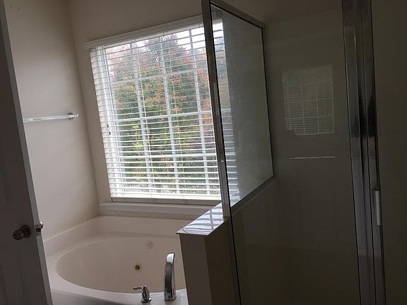 Tub with jets in master bath