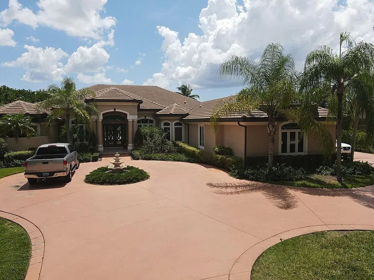8480 Man O War Rd — Photo 2