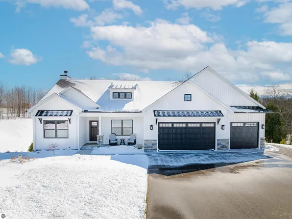 3535 Foxpoint Ct, Traverse City, MI 49685