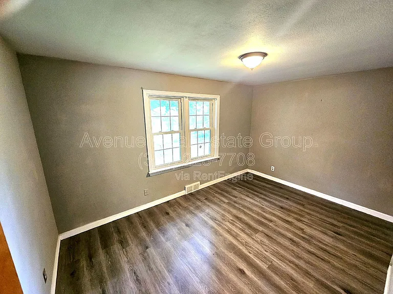 1130 Forest Home Dr — Photo 9
